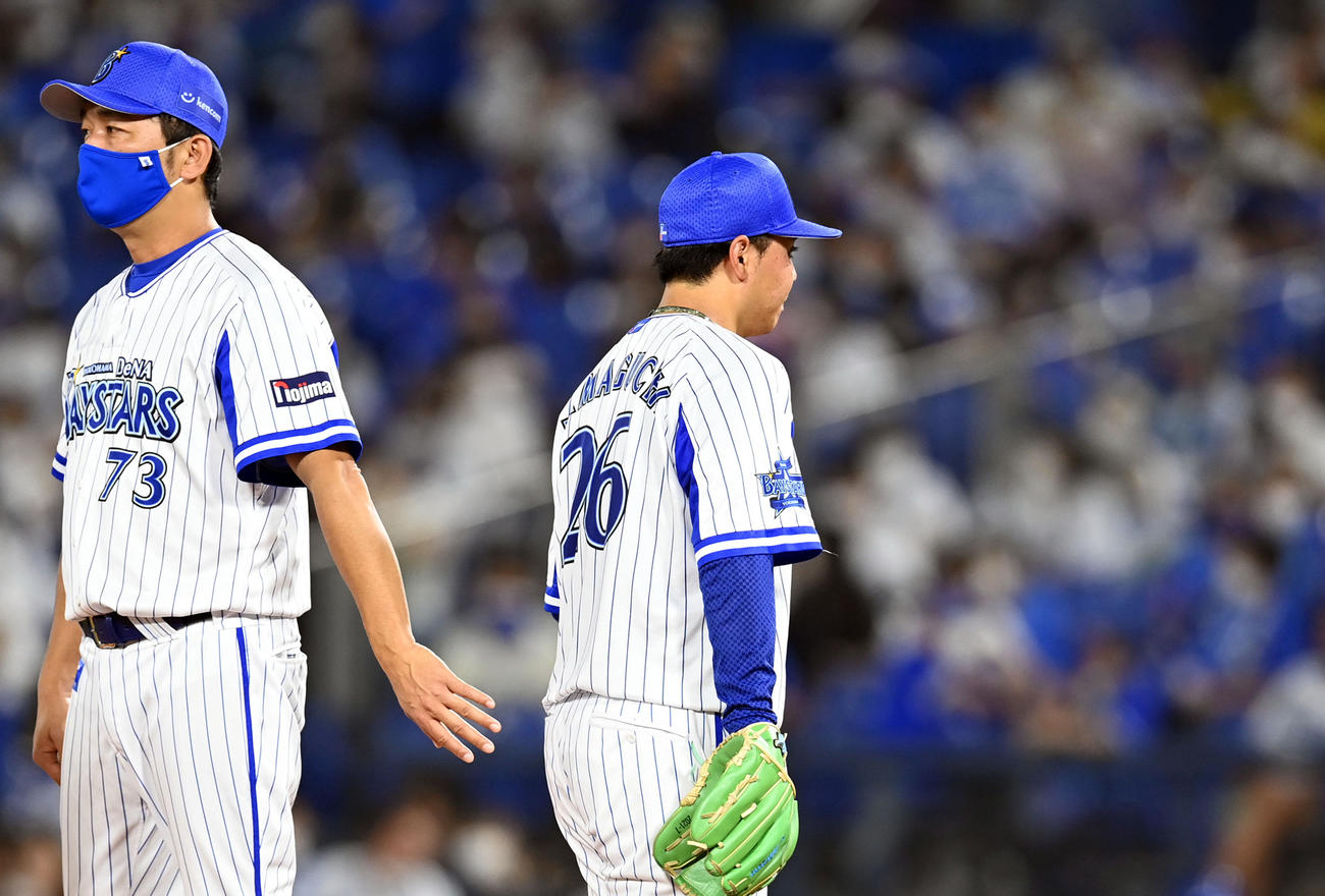 3回途中でマウンドを降りるDeNA先発の浜口（撮影・たえ見朱実）