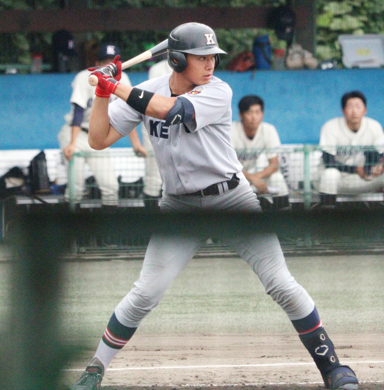 慶大対国学院大　4回表慶大　打席に立つ清原内野手（撮影・関根直人）