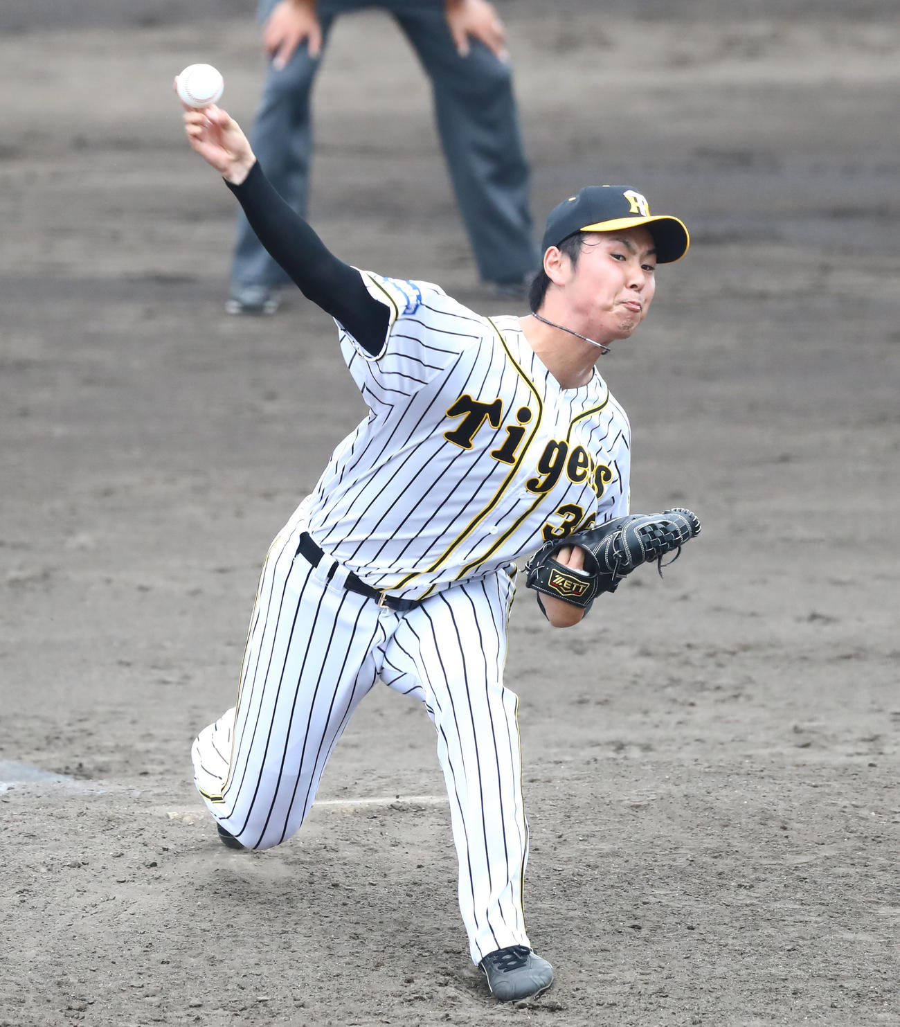 9回に2番手で登板し無失点に抑えた阪神浜地真澄（代表撮影）