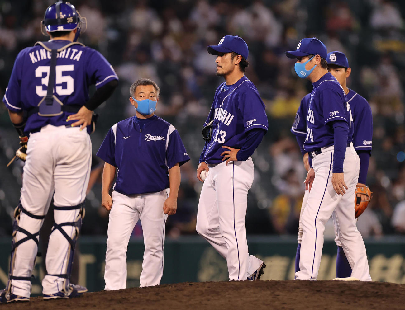 阪神対中日　8回裏阪神1死一塁、サンズとの対戦途中で降板となる中日祖父江（撮影・清水貴仁）