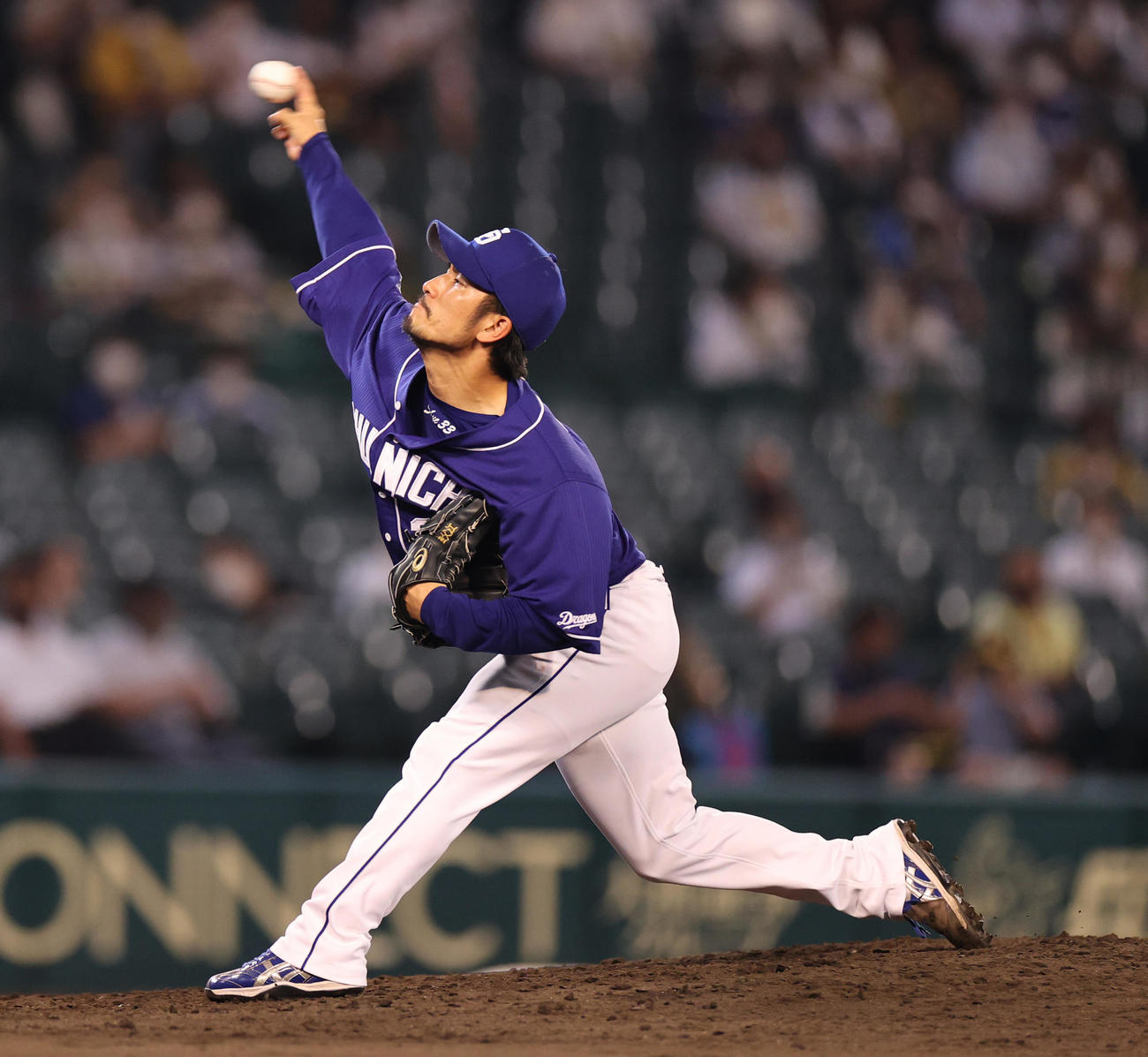 阪神対中日　8回に登板する祖父江（撮影・清水貴仁）
