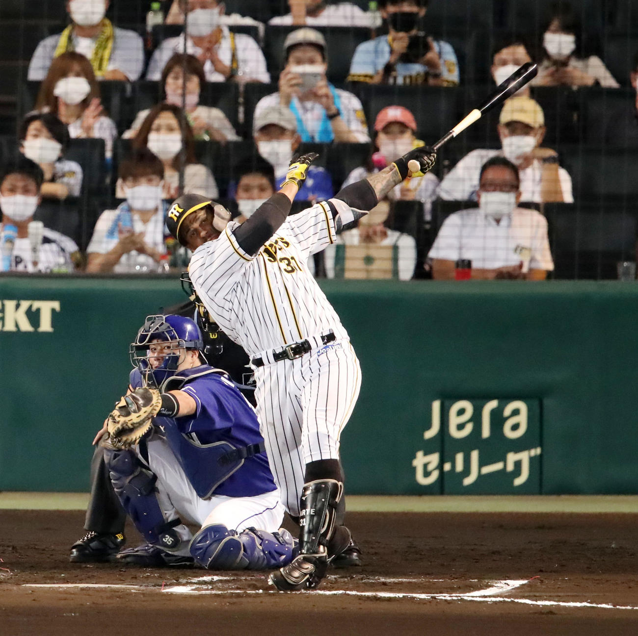 阪神対中日　6回裏阪神1死二塁、マルテは中前に同点適時打を放つ（撮影・加藤哉）