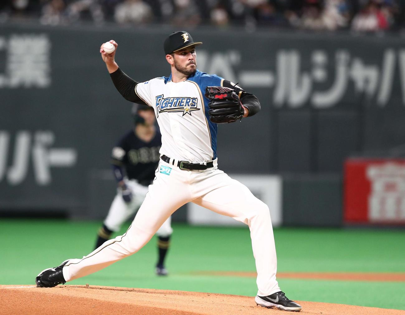 日本ハム対オリックス　日本ハム先発のバーヘイゲン（撮影・黒川智章）