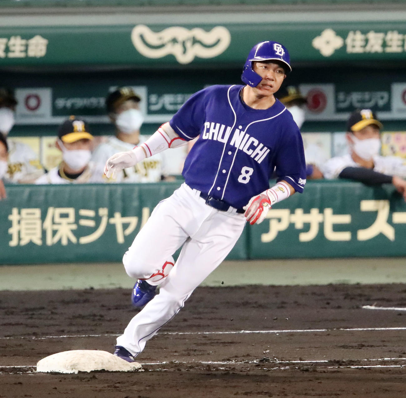 阪神対中日　4回表中日1死二塁、左前適時打を放った大島（2021年9月1日撮影）