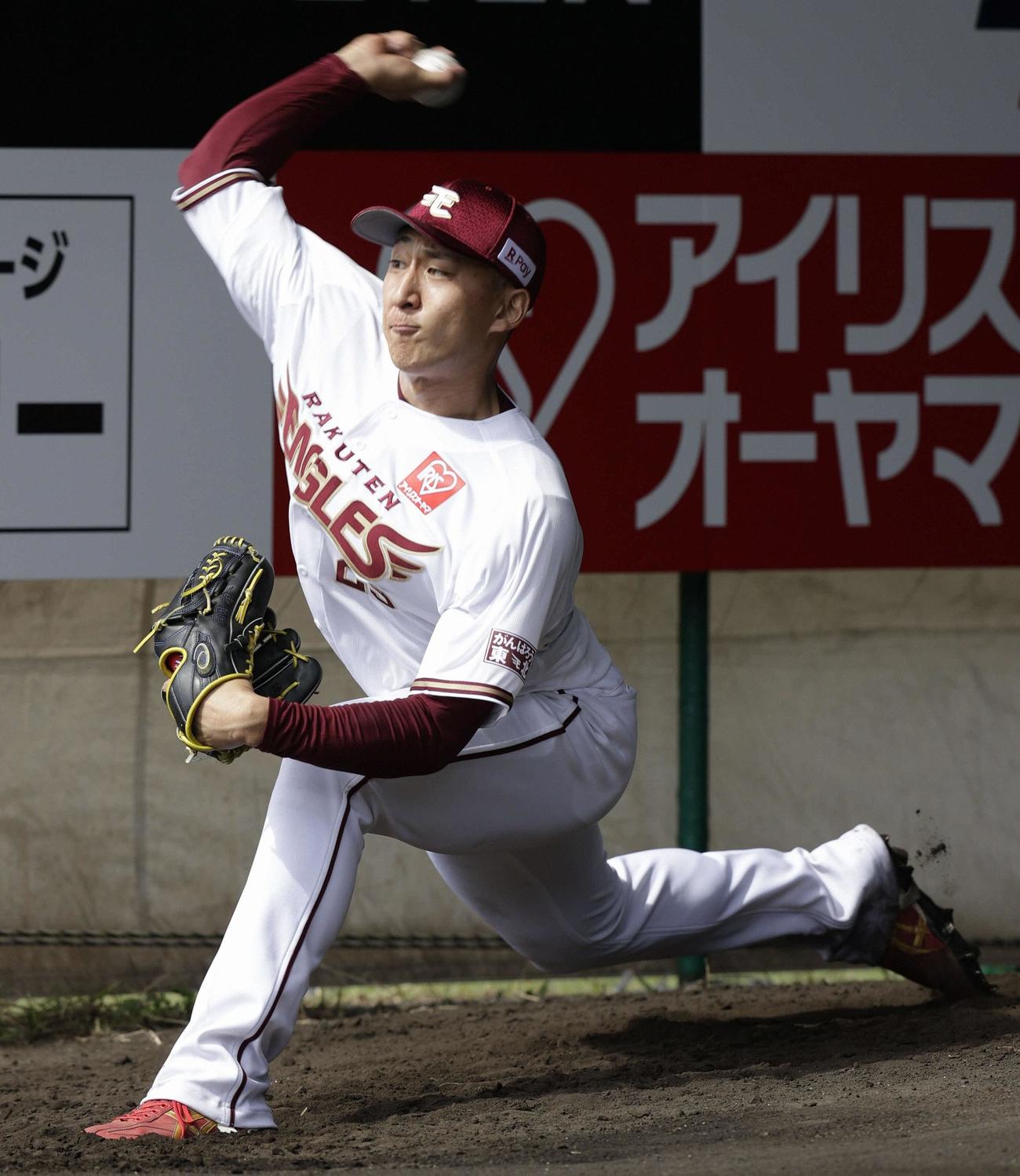ブルペン投球をする高田（2021年2月1日撮影）