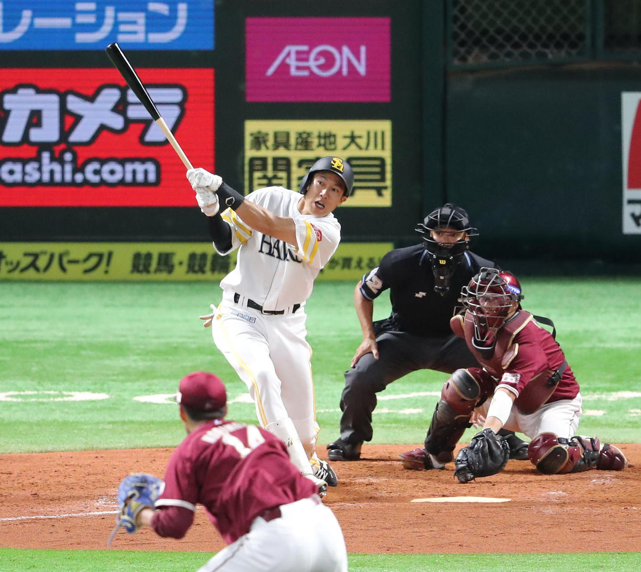 ソフトバンク対楽天　5回裏ソフトバンク1死一、二塁、柳田悠岐は右越えに3点本塁打を放つ（撮影・梅根麻紀）