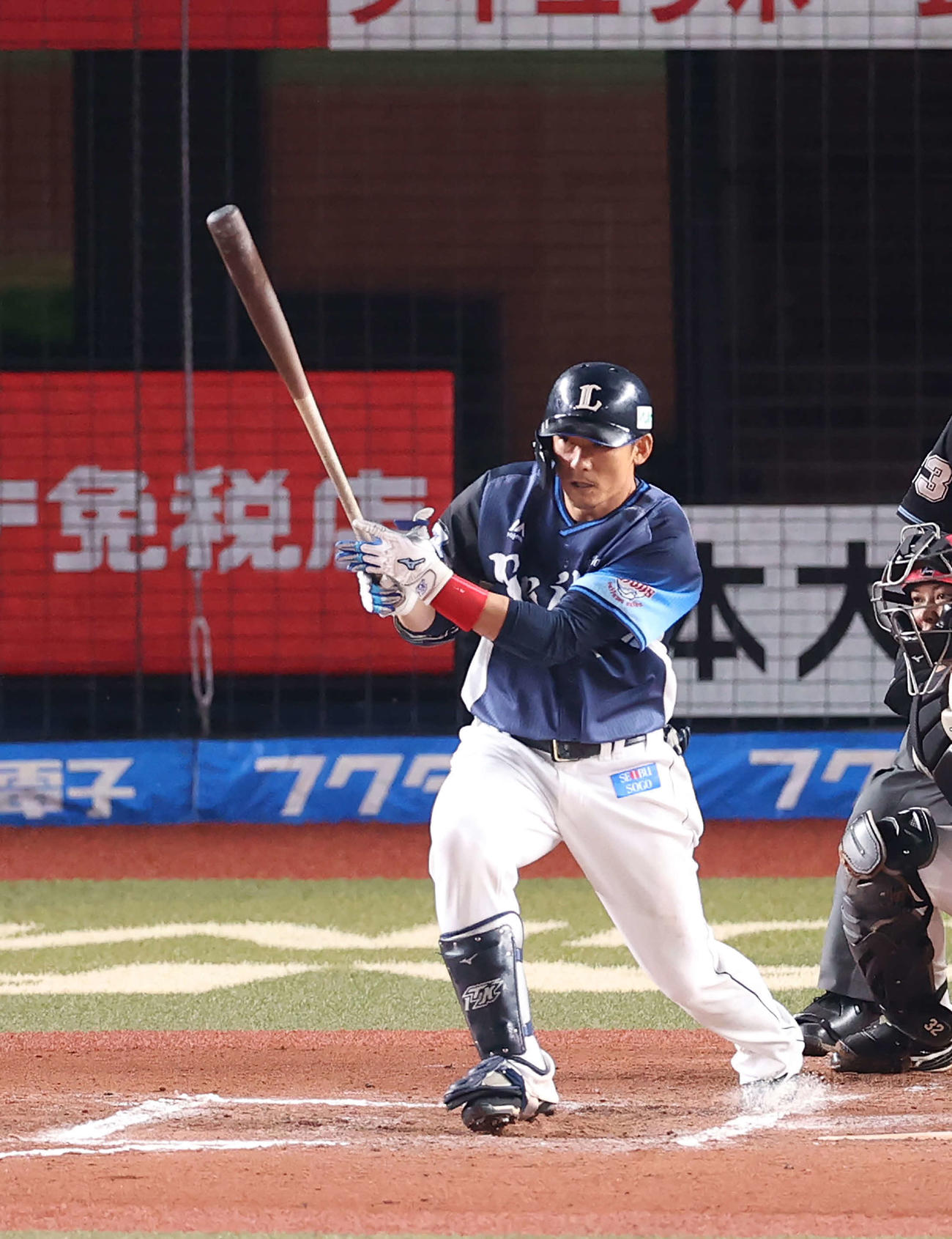 1日、ロッテ戦の6回に右前打を放つ西武栗山