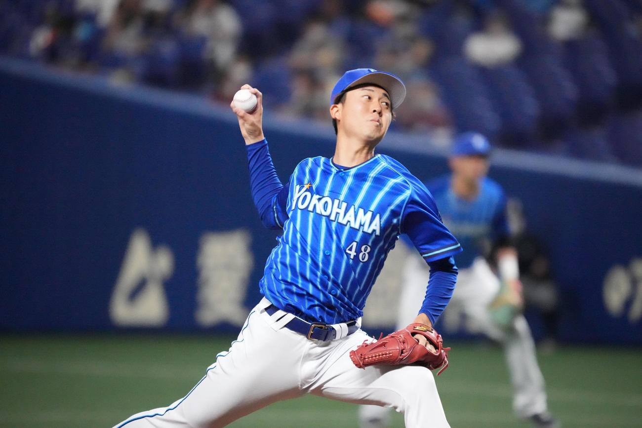 中日対DeNA 1回裏、登板するDeNA先発の京山（撮影・森本幸一）