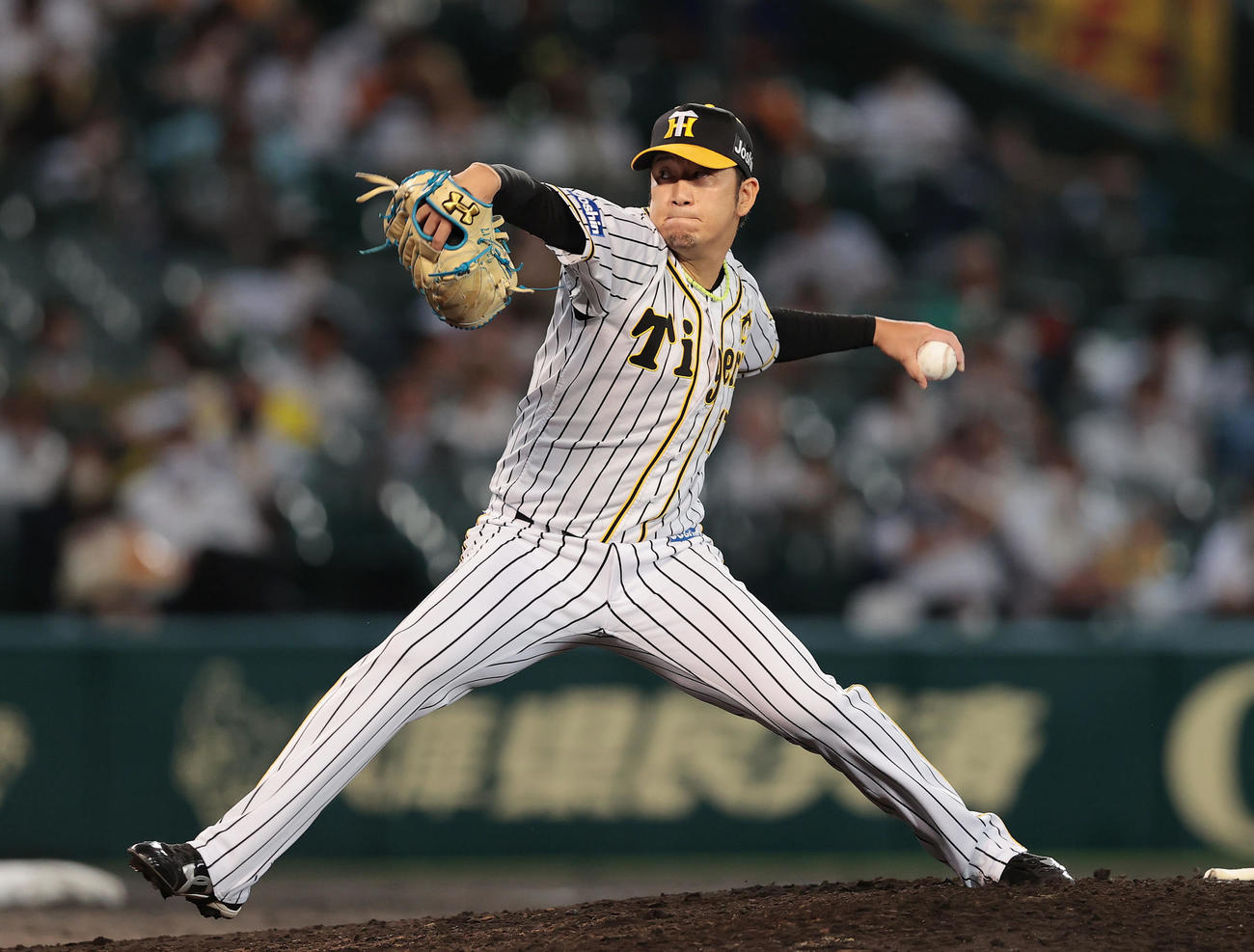 阪神対巨人　7回表を無失点に抑えた岩貞（撮影・前田充）