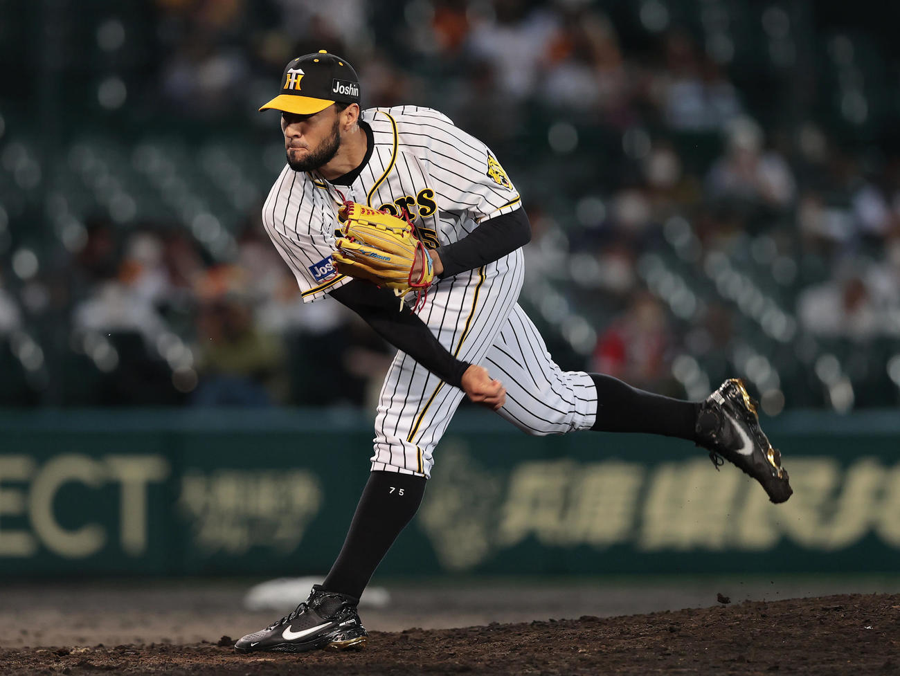 阪神対巨人　最後を締めたスアレス（撮影・前田充）