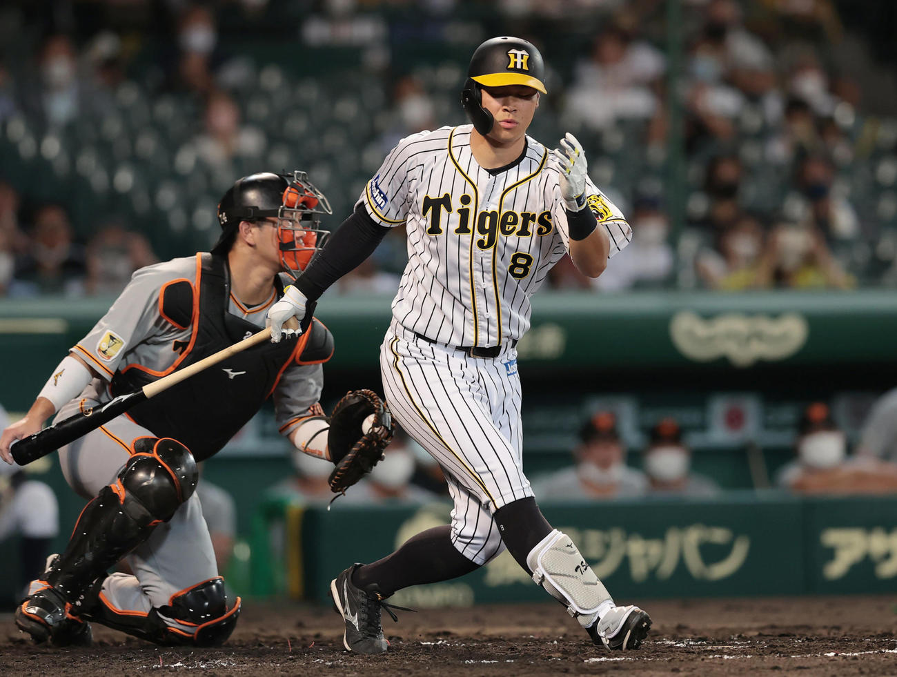 6回裏阪神無死二塁、代打佐藤輝は空振り三振に倒れる（撮影・前田充）