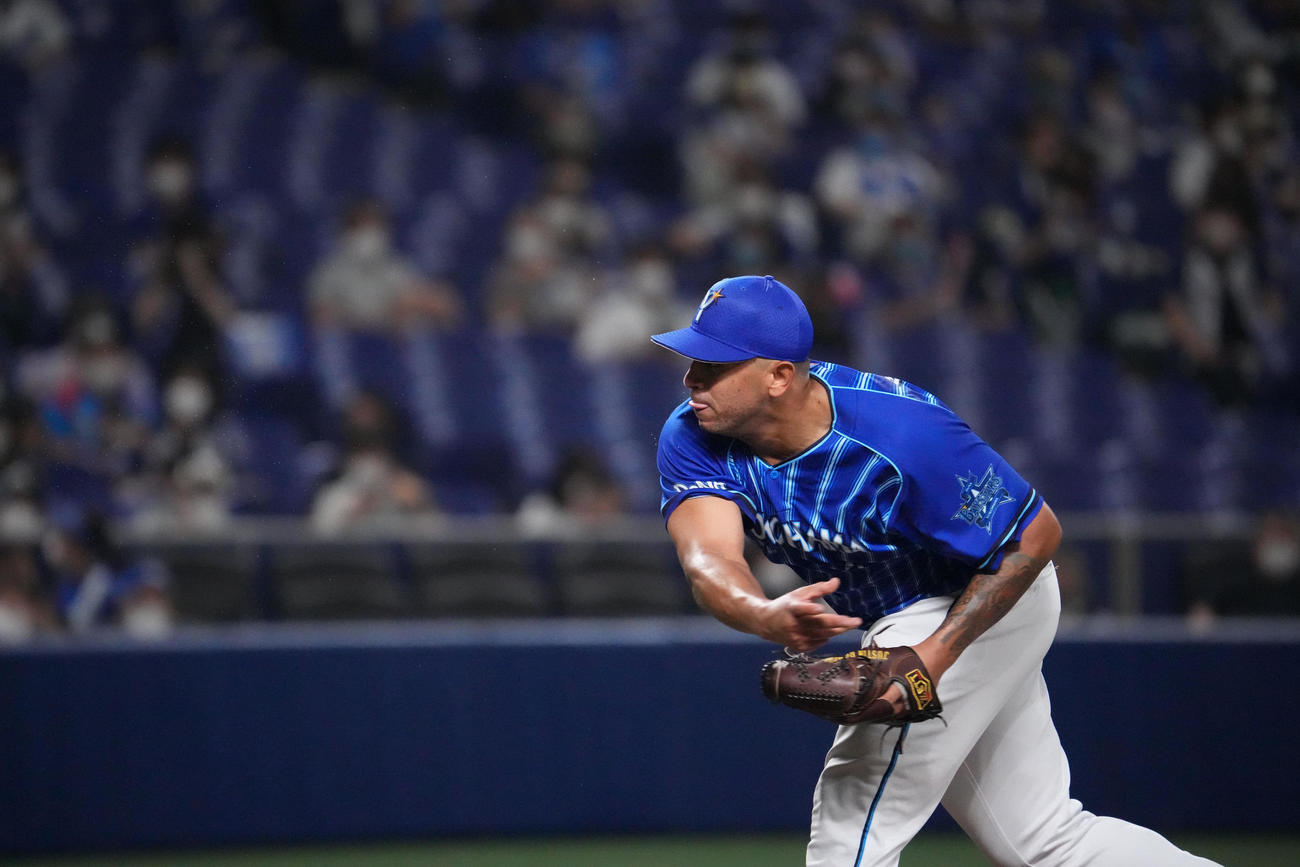中日対DeNA 2回裏、力投するDeNA先発のロメロ（撮影・森本幸一）