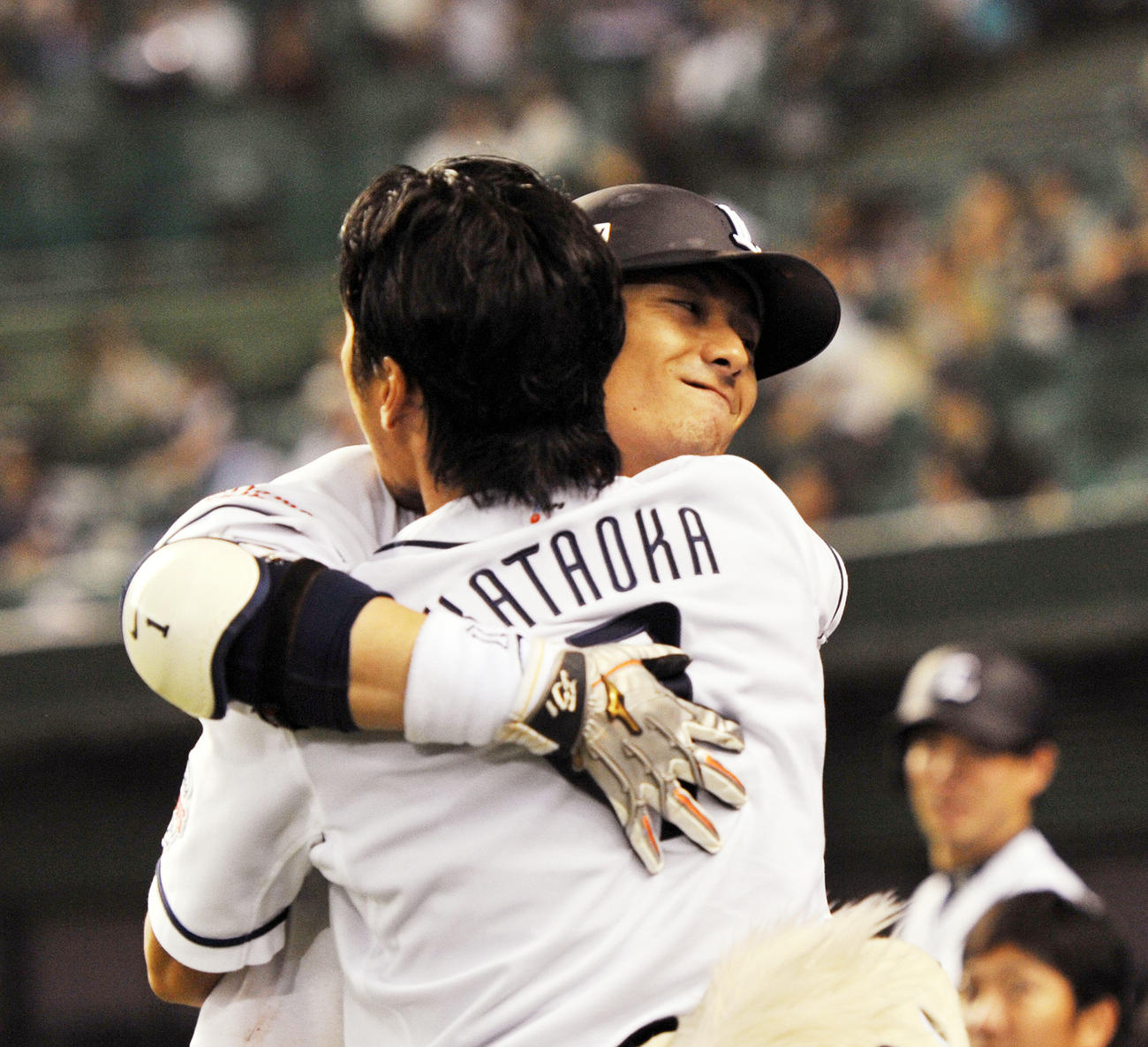 西武栗山巧（右）と片岡治大（2013年10月2日撮影）