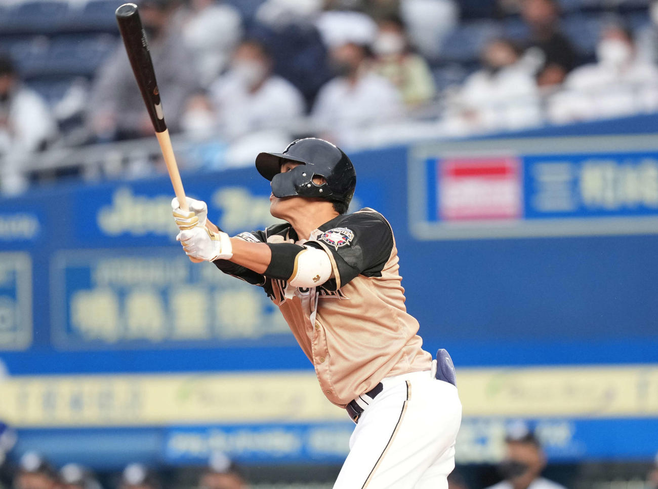 ロッテ対日本ハム　2回表日本ハム無死、中越えソロ本塁打を放つ木村（撮影・鈴木みどり）