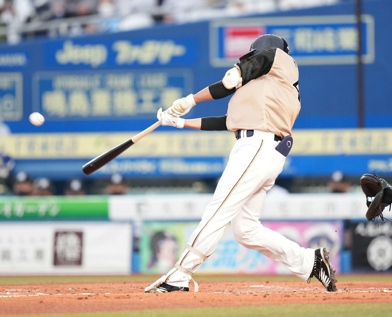 ロッテ対日本ハム　2回表日本ハム無死、中越えソロ本塁打を放つ木村（撮影・鈴木みどり）