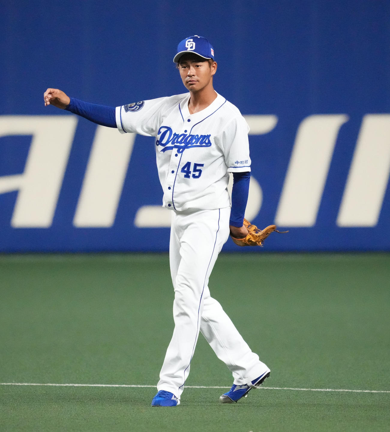 中日対DeNA 9回表、二塁守備に就く土田（撮影・森本幸一）