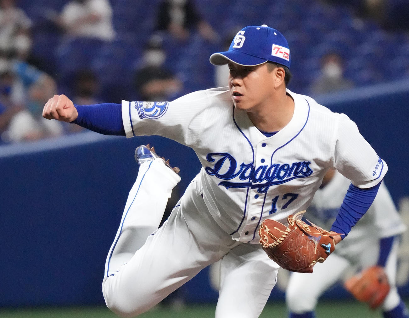 中日対DeNA 1回表、登板する中日先発の柳（撮影・森本幸一）