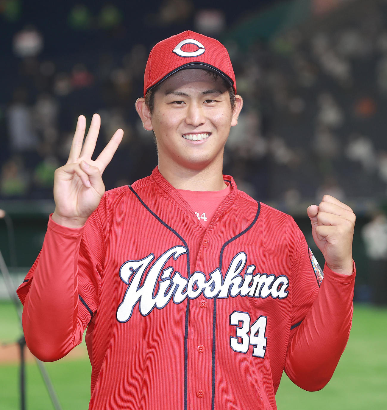 ヤクルト対広島　3勝目を挙げ笑顔を見せる広島高橋昂（撮影・野上伸悟）