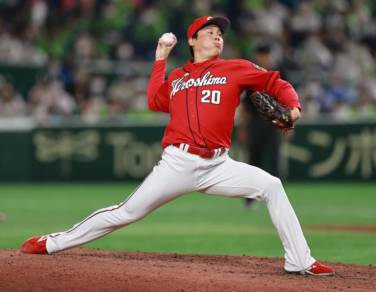 ヤクルト対広島　力投する広島栗林（撮影・野上伸悟）