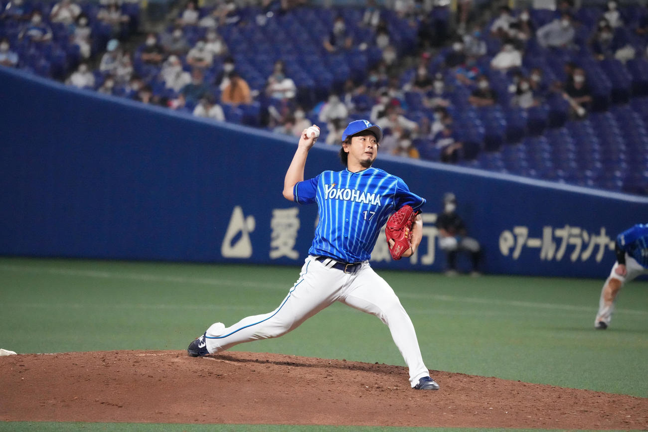 中日対DeNA 9回裏、DeNA4番手で登板する三嶋（撮影・森本幸一）
