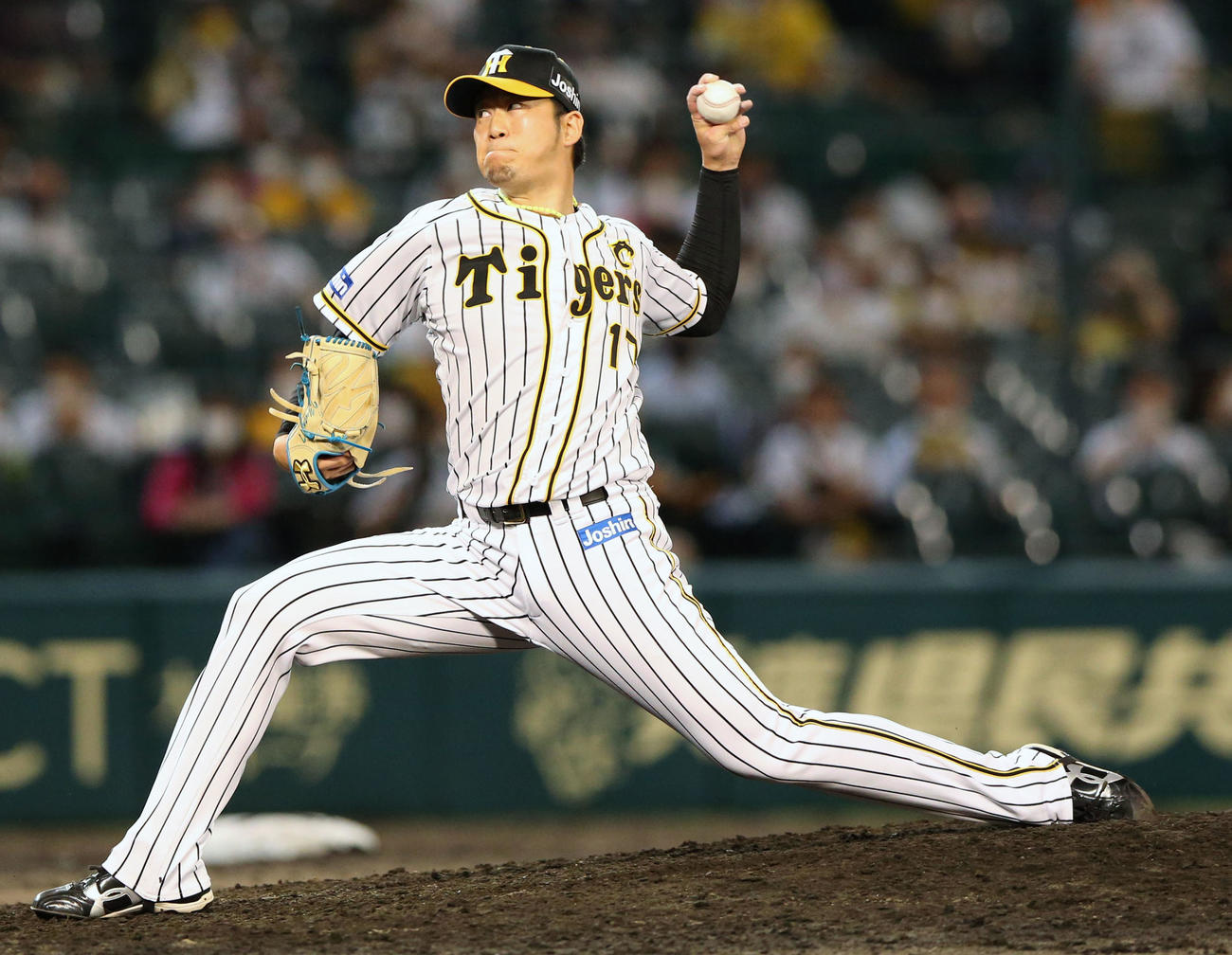 阪神対巨人　9回に登板する阪神岩貞（撮影・上山淳一）