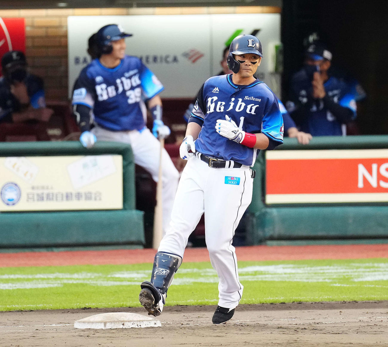 楽天対西武　9回表西武1死、左前打で通算2000安打を達成した栗山（撮影・江口和貴）