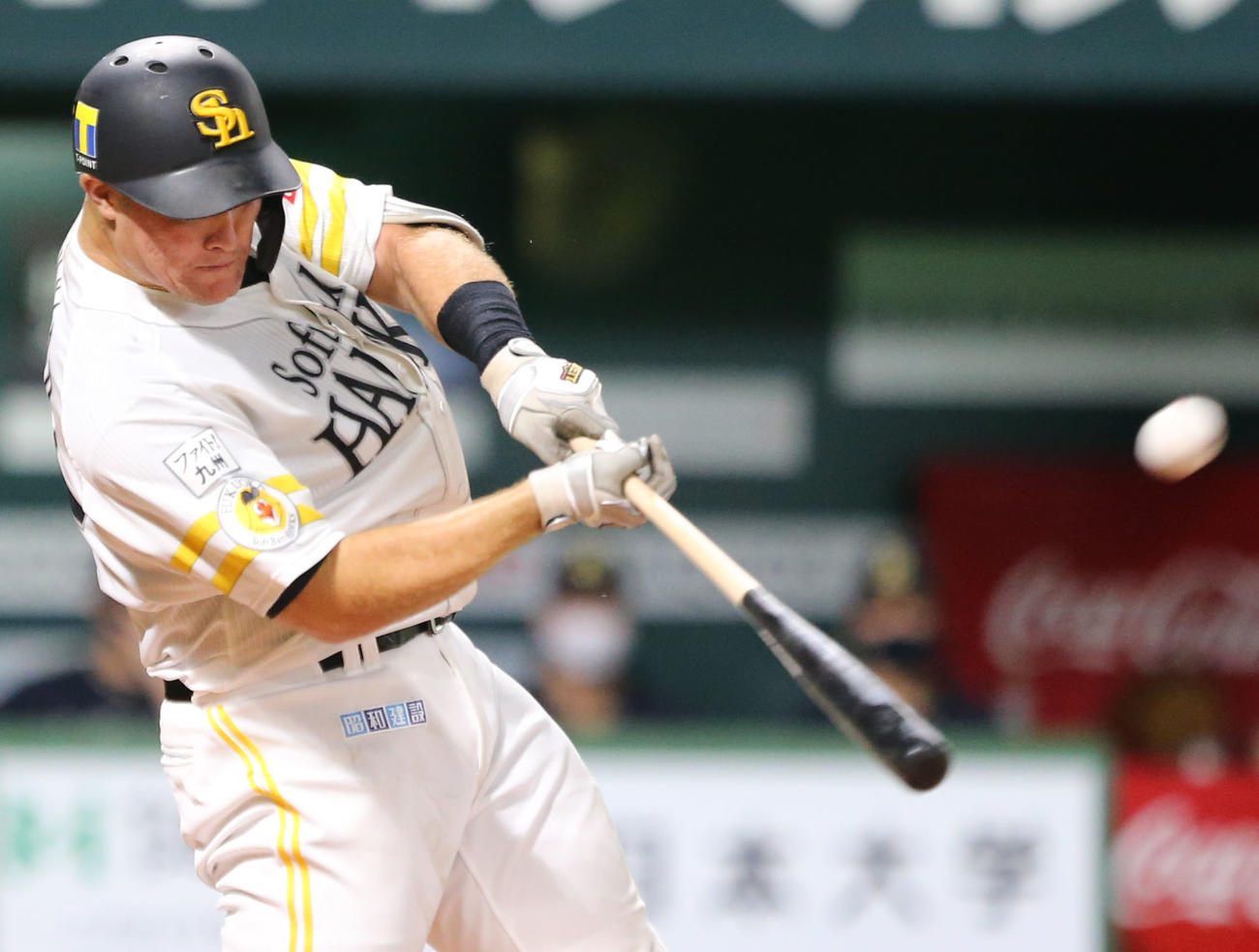 ソフトバンク対オリックス　4回裏ソフトバンク1死満塁、リチャードは逆転の左越え満塁本塁打を放つ（撮影・屋方直哉）