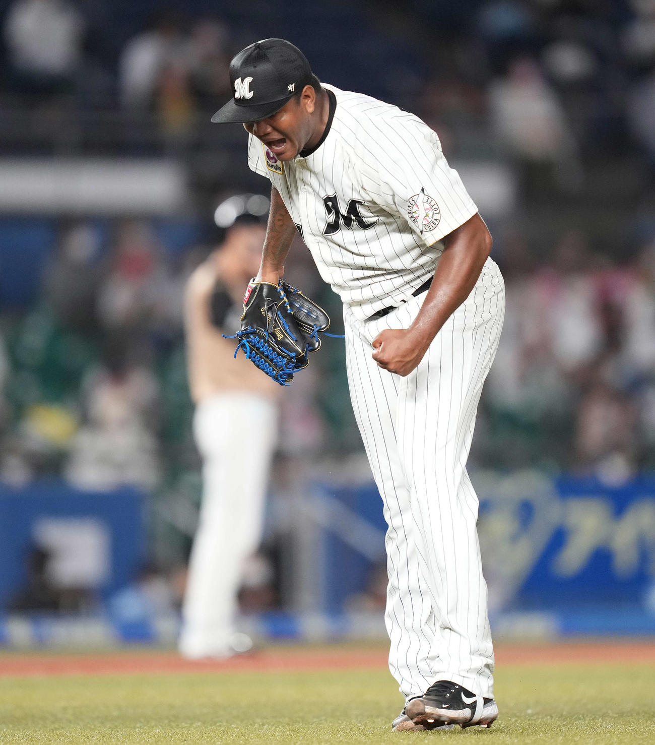 ロッテ対日本ハム　7回表日本ハム2死満塁、浅間を中飛に仕留め雄たけびを上げるロメロ（撮影・鈴木みどり）