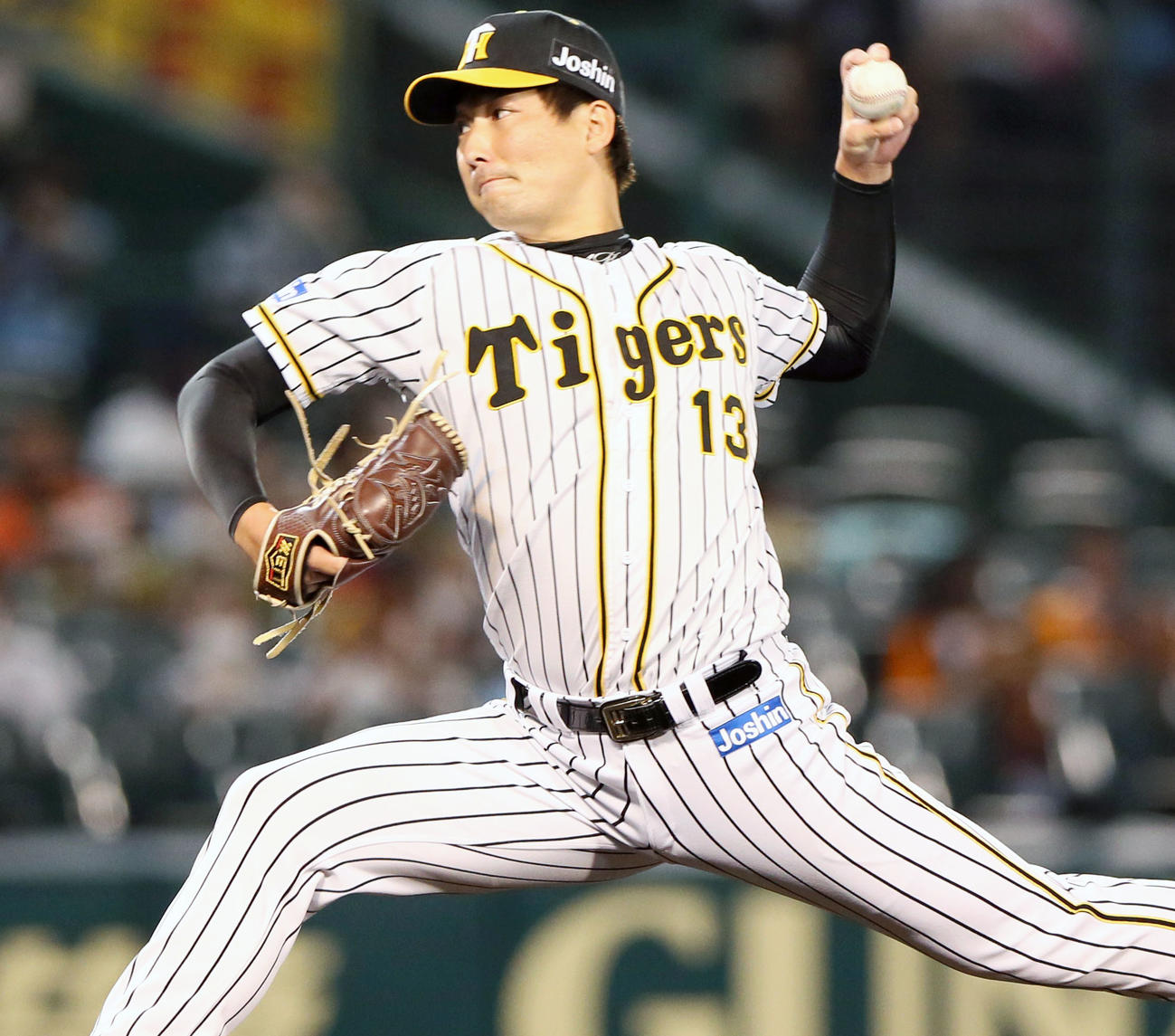 阪神対巨人　8回に登板する岩崎（撮影・上山淳一）
