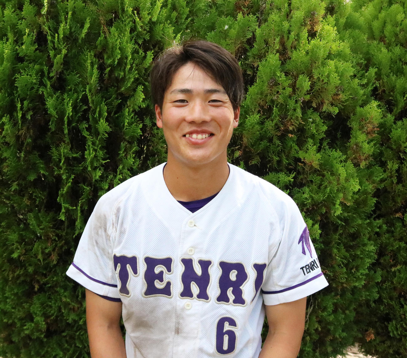 試合後に笑顔を見せる天理大・友杉篤輝（撮影・林亮佑）