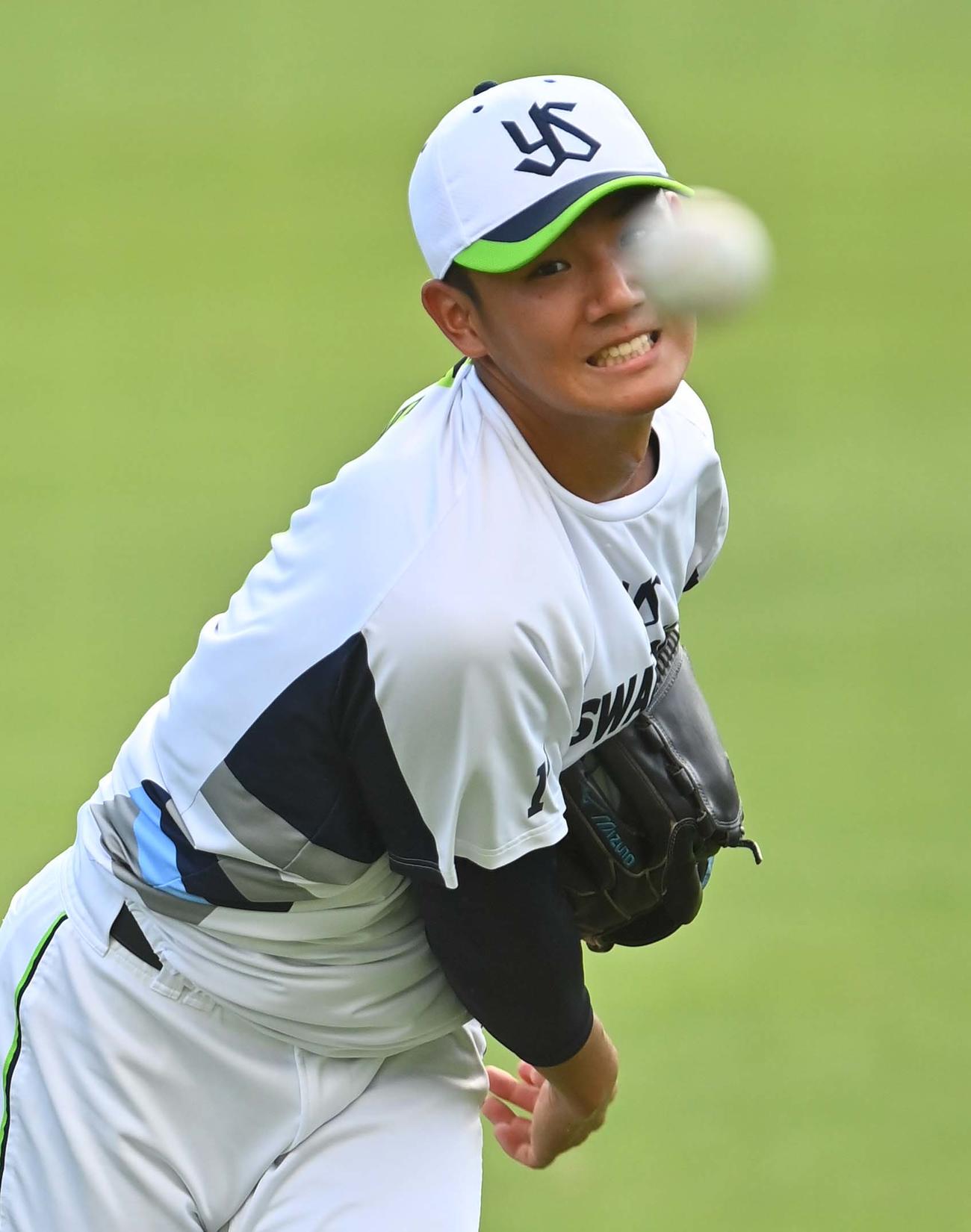キャッチボールなどで調整する奥川（撮影・上田博志）