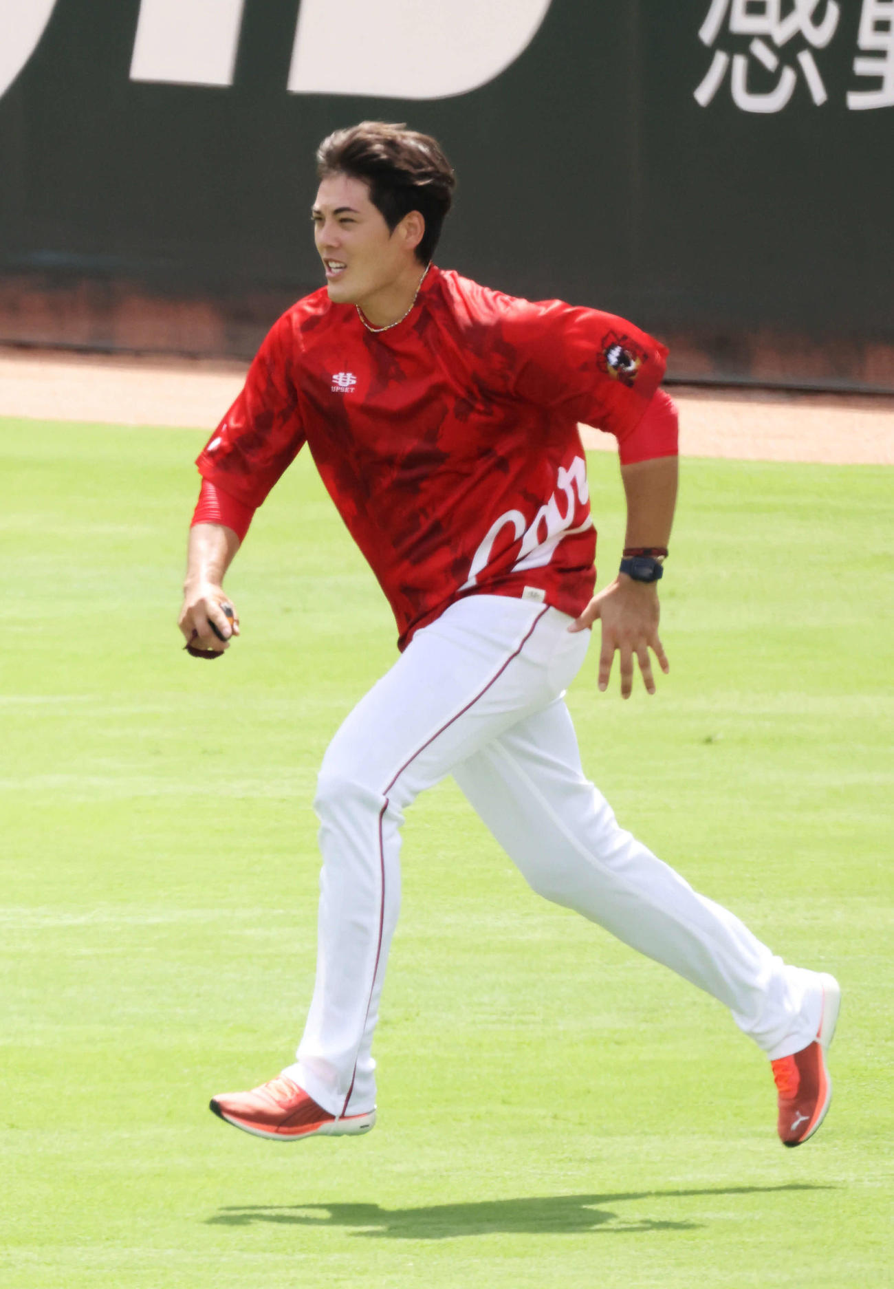 走り込む広島九里（撮影・加藤孝規）