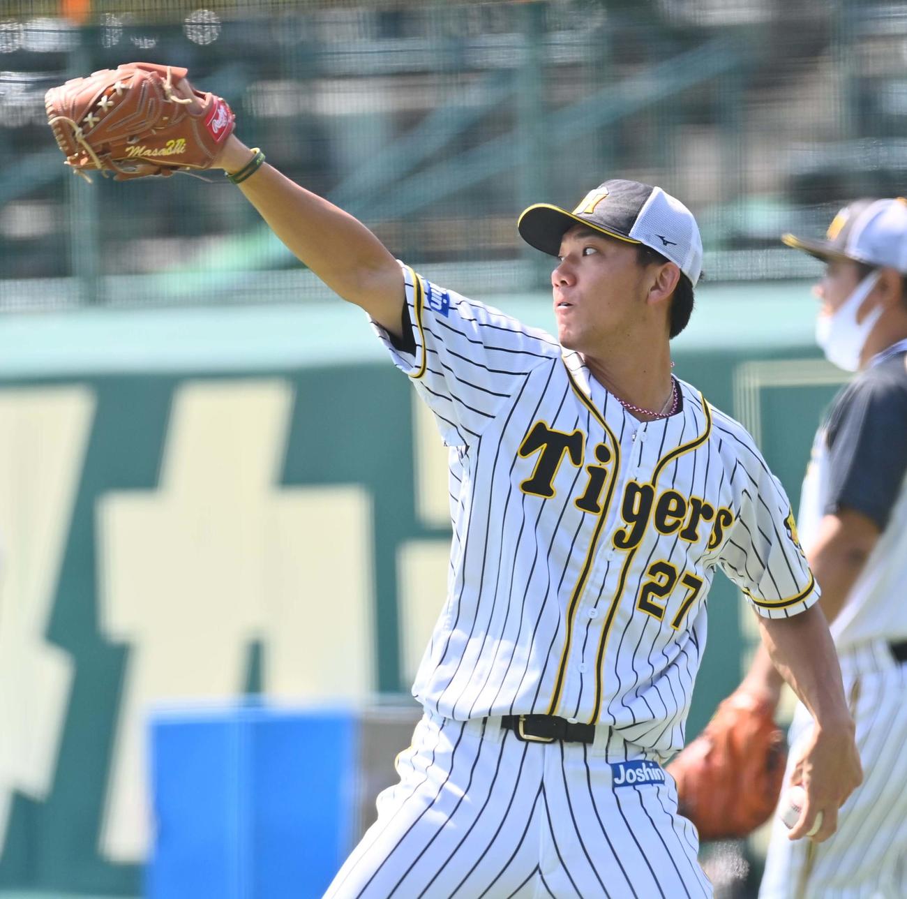 キャッチボールで調整する阪神伊藤将司（撮影・上田博志）