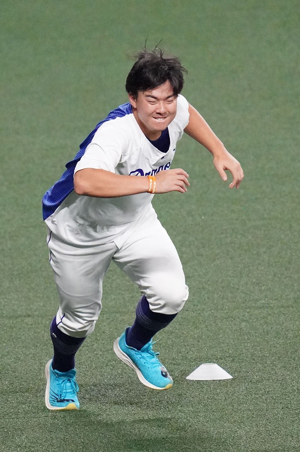 短距離ダッシュをする小笠原