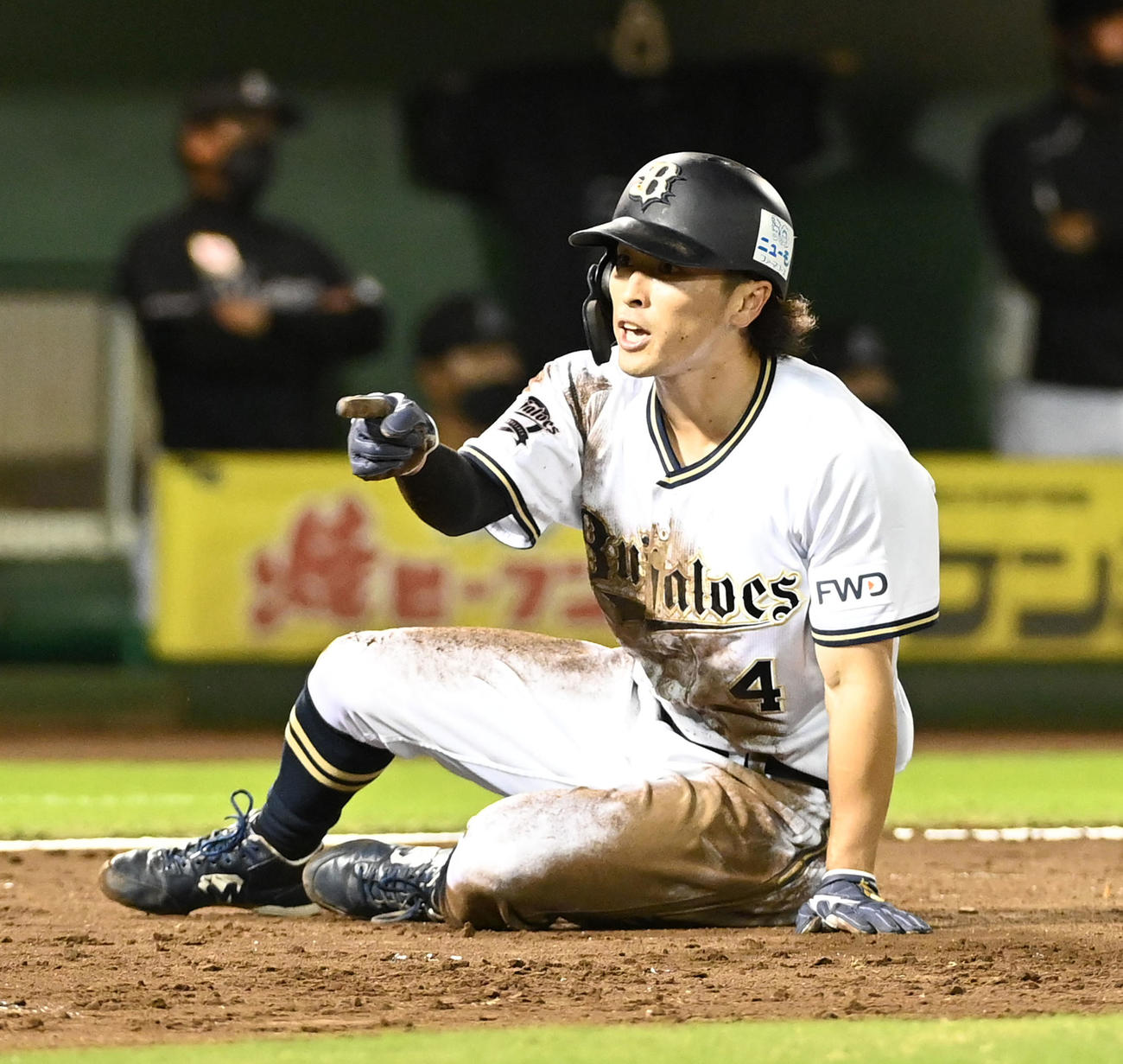 オリックス対ロッテ　3回裏オリックス1死一、三塁、安達の三塁ゴロで本塁を狙った福田はタッチアウト（撮影・前岡正明）