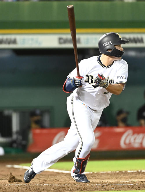 オリックス対ロッテ　4回裏オリックス1死、来田は中前打を放つ（撮影・前岡正明）