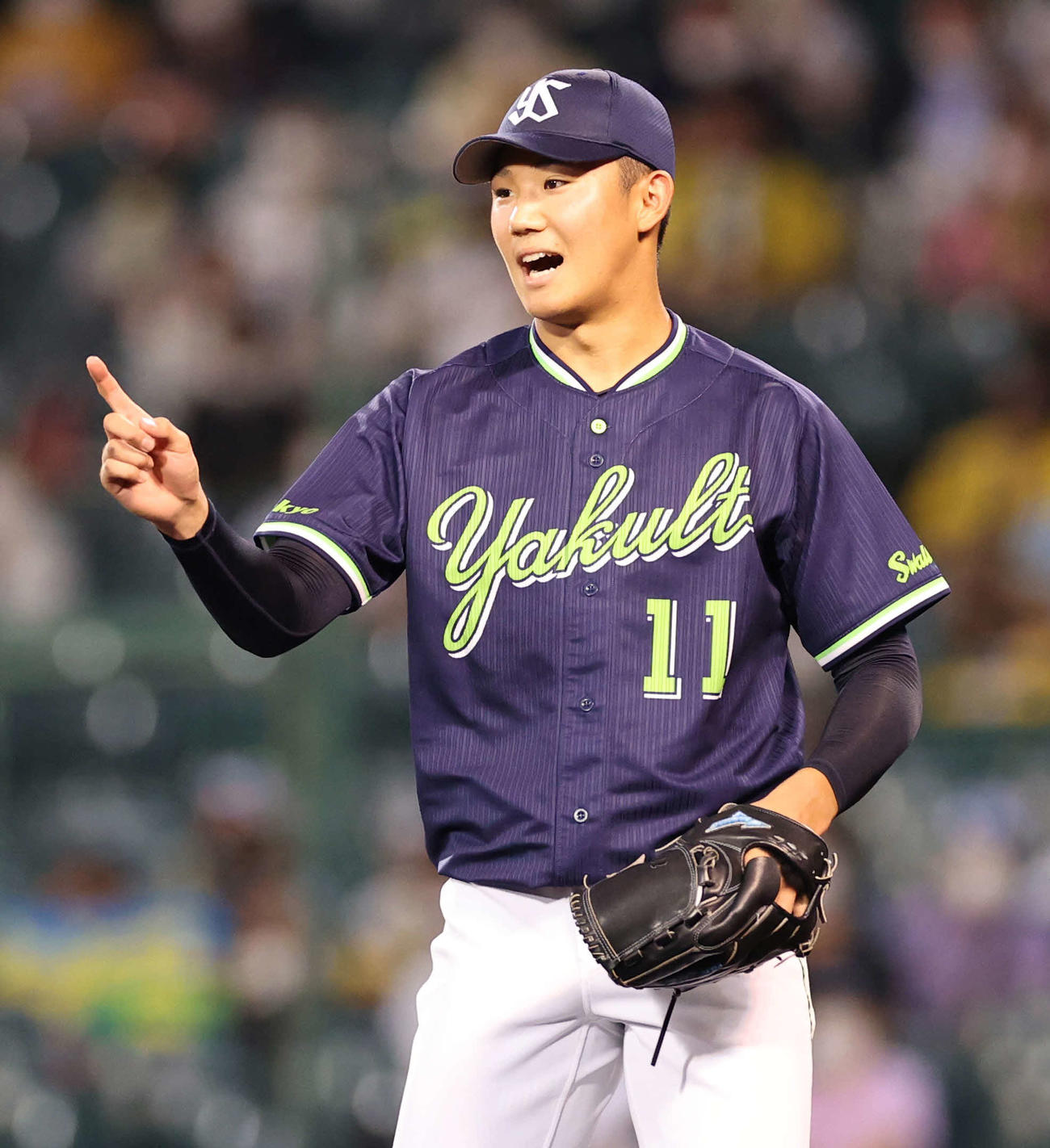 阪神対ヤクルト　6回裏阪神2死一塁、近本を三ゴロに抑えるヤクルト奥川（撮影・清水貴仁）