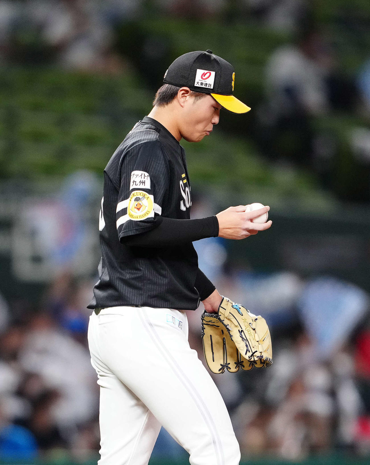 西武対ソフトバンク　8回裏西武2死二、三塁、源田に逆転となる2点適時打を浴びた甲斐野（撮影・江口和貴）