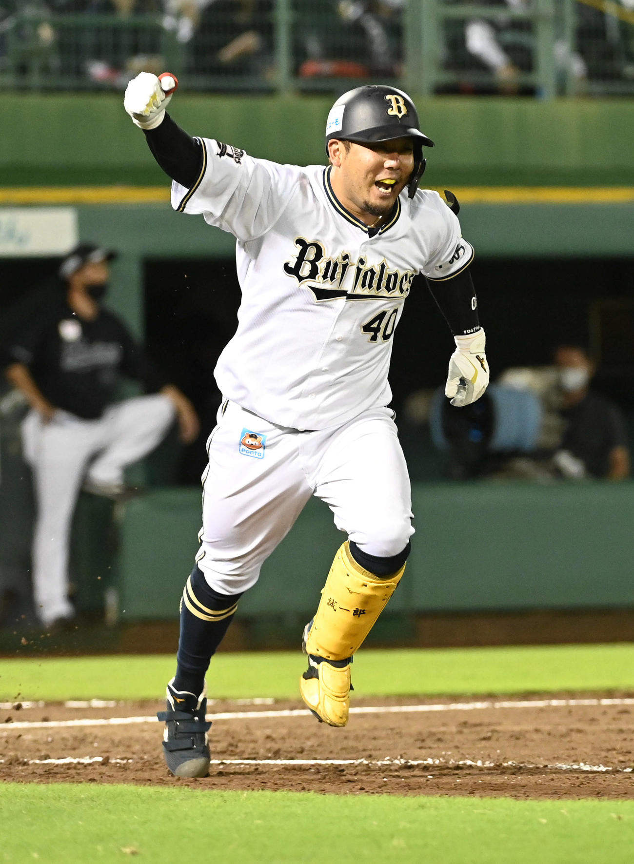 オリックス対ロッテ　9回裏オリックス1死満塁、大下はサヨナラの中越え適時打を放ちガッツポーズ（撮影・前岡正明）