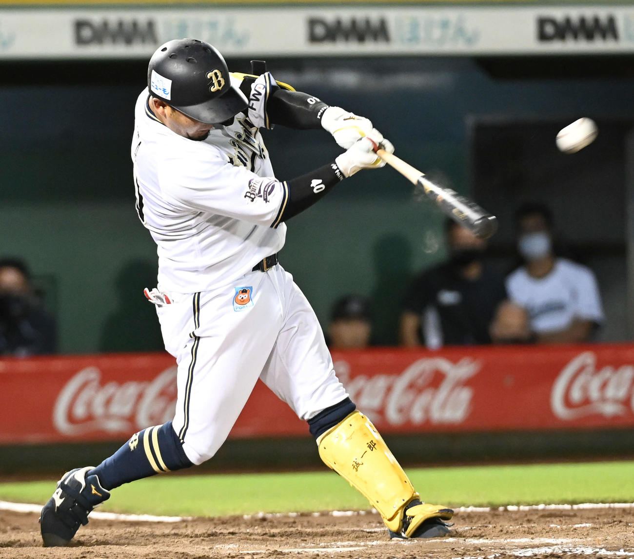 オリックス対ロッテ　8回裏オリックス無死、代打大下は左越え本塁打を放つ（撮影・前岡正明）