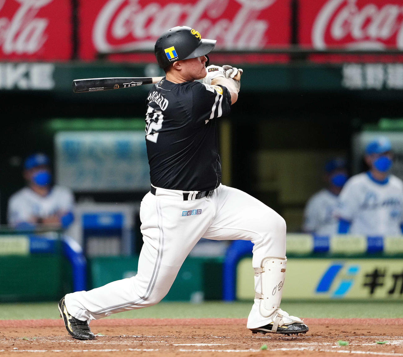 西武対ソフトバンク　4回表ソフトバンク2死二、三塁、左前に2点適時打を放つリチャード（撮影・江口和貴）