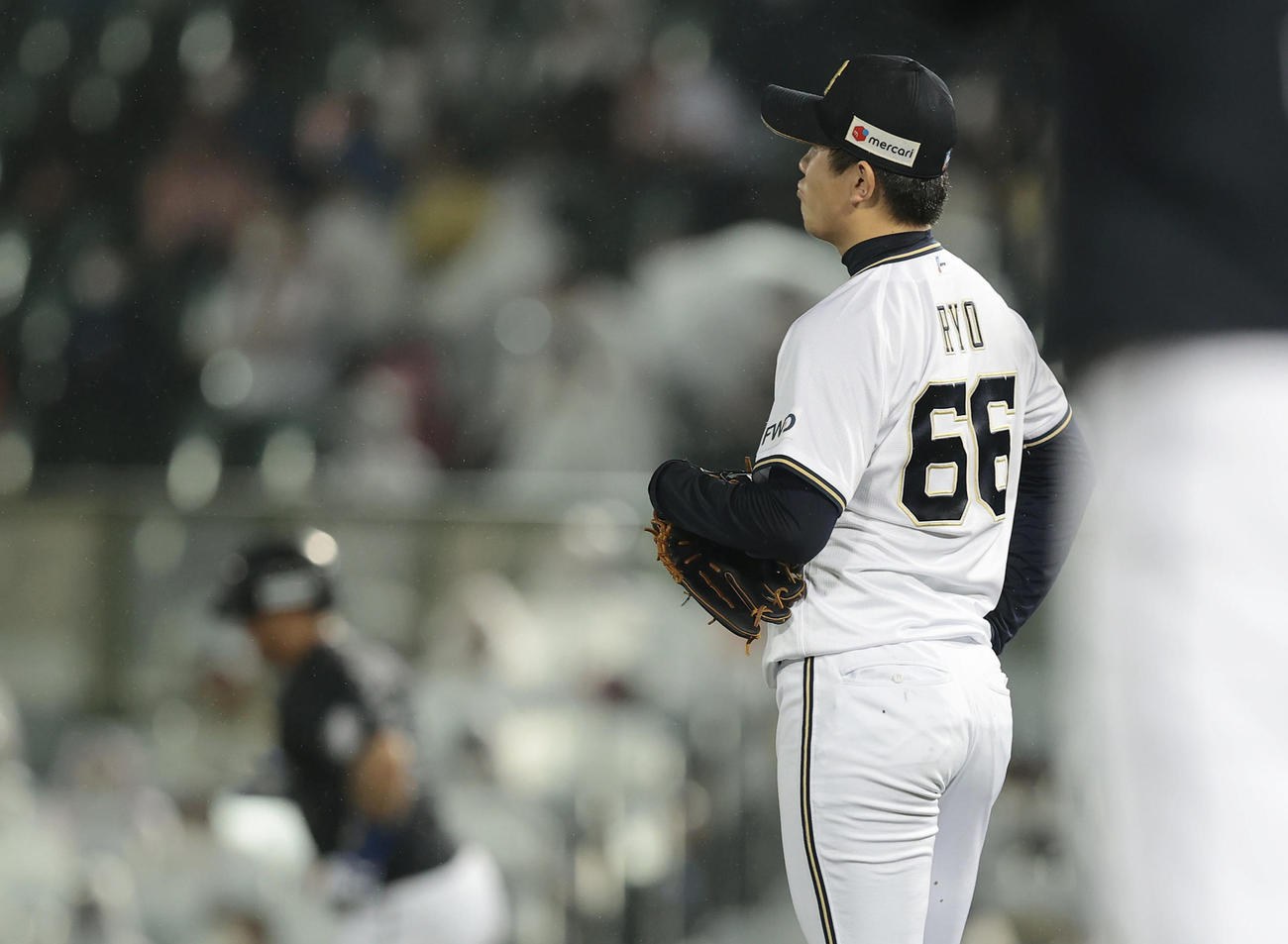 オリックス対ロッテ　8回表ロッテ1死一、二塁、マーティンに勝ち越し3点本塁打を浴びる吉田凌（撮影・前田充）