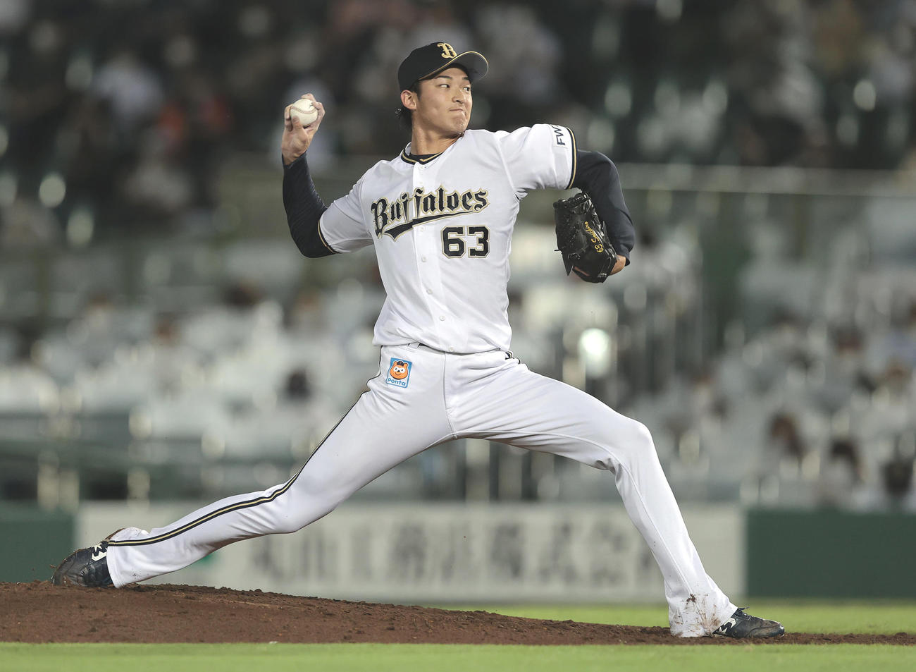 オリックス対ロッテ　力投するオリックス先発の山崎颯一郎（撮影・前田充）