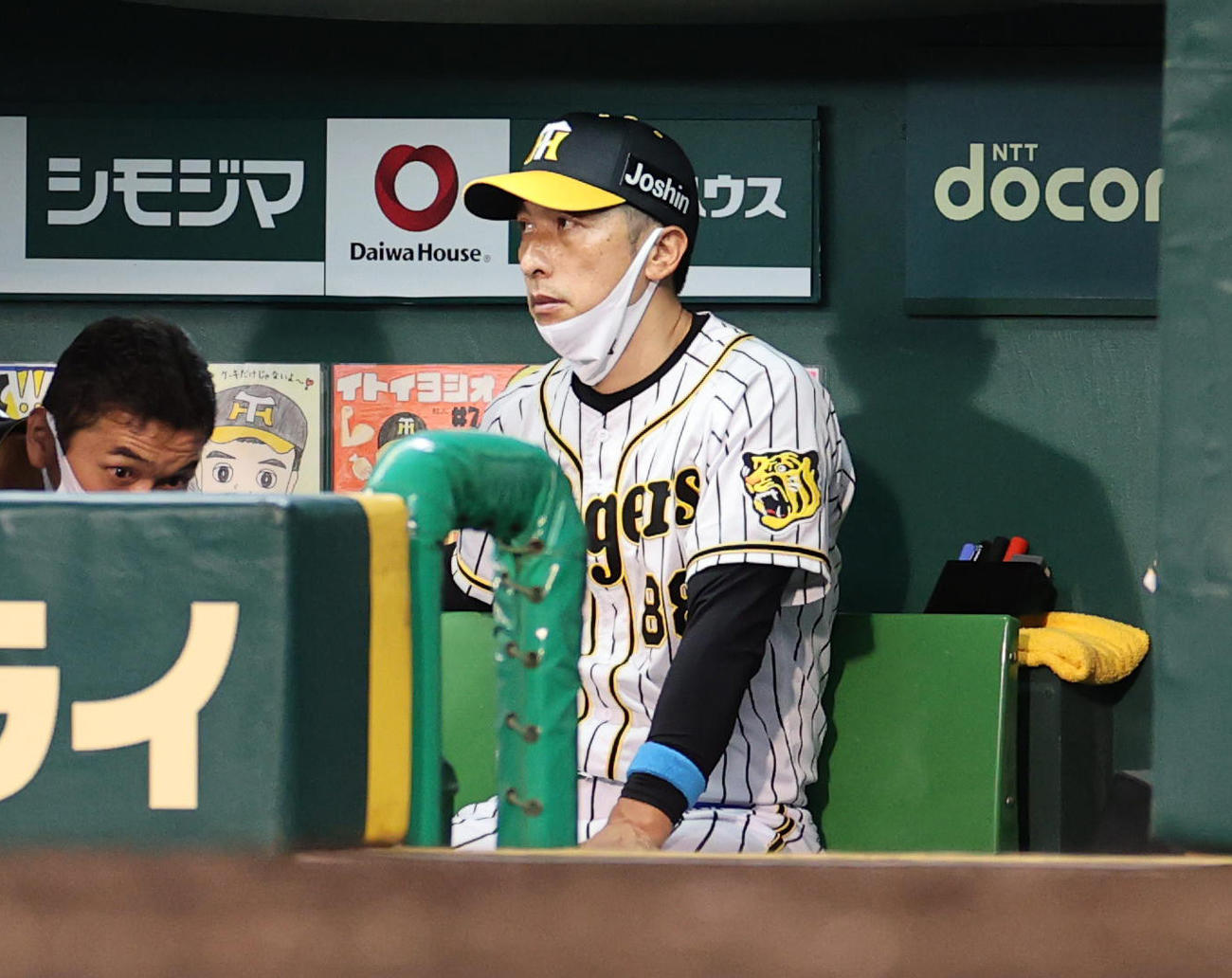 阪神対ヤクルト　序盤でヤクルトに大量リードを許し厳しい顔の阪神矢野監督（撮影・清水貴仁）