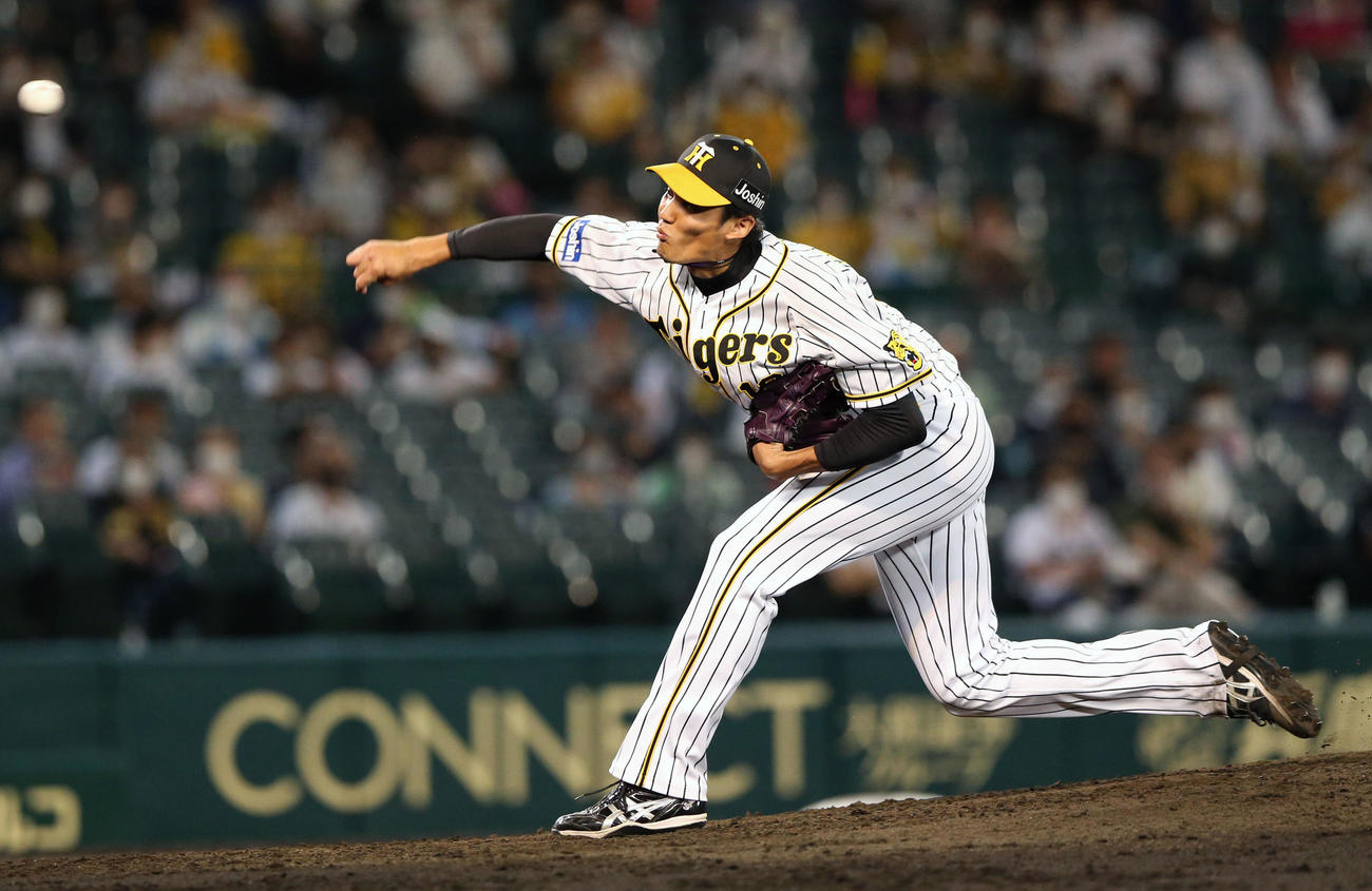 阪神対ヤクルト　5回、阪神2番手で登板の藤浪（撮影・上山淳一）