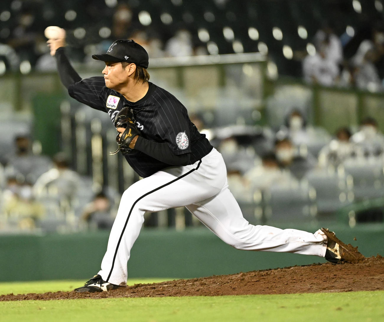 オリックス対ロッテ　ロッテ2番手の佐々木千（撮影・前岡正明）