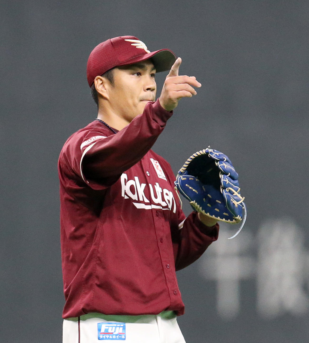 日本ハム対楽天　2回裏日本ハム無死、近藤を三振にとりポーズをとる楽天則本昂（撮影・佐藤翔太）