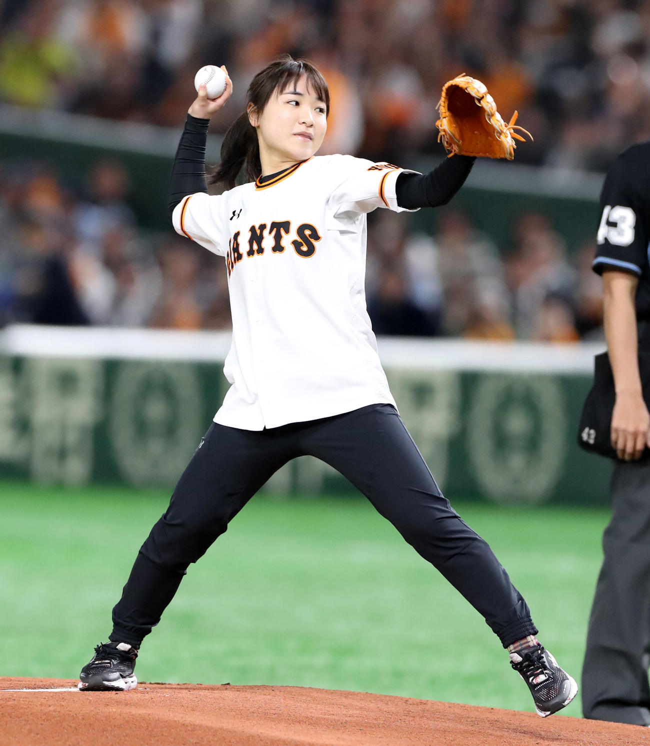 巨人対阪神　始球式を行う伊藤美誠（2019年4月2日撮影）