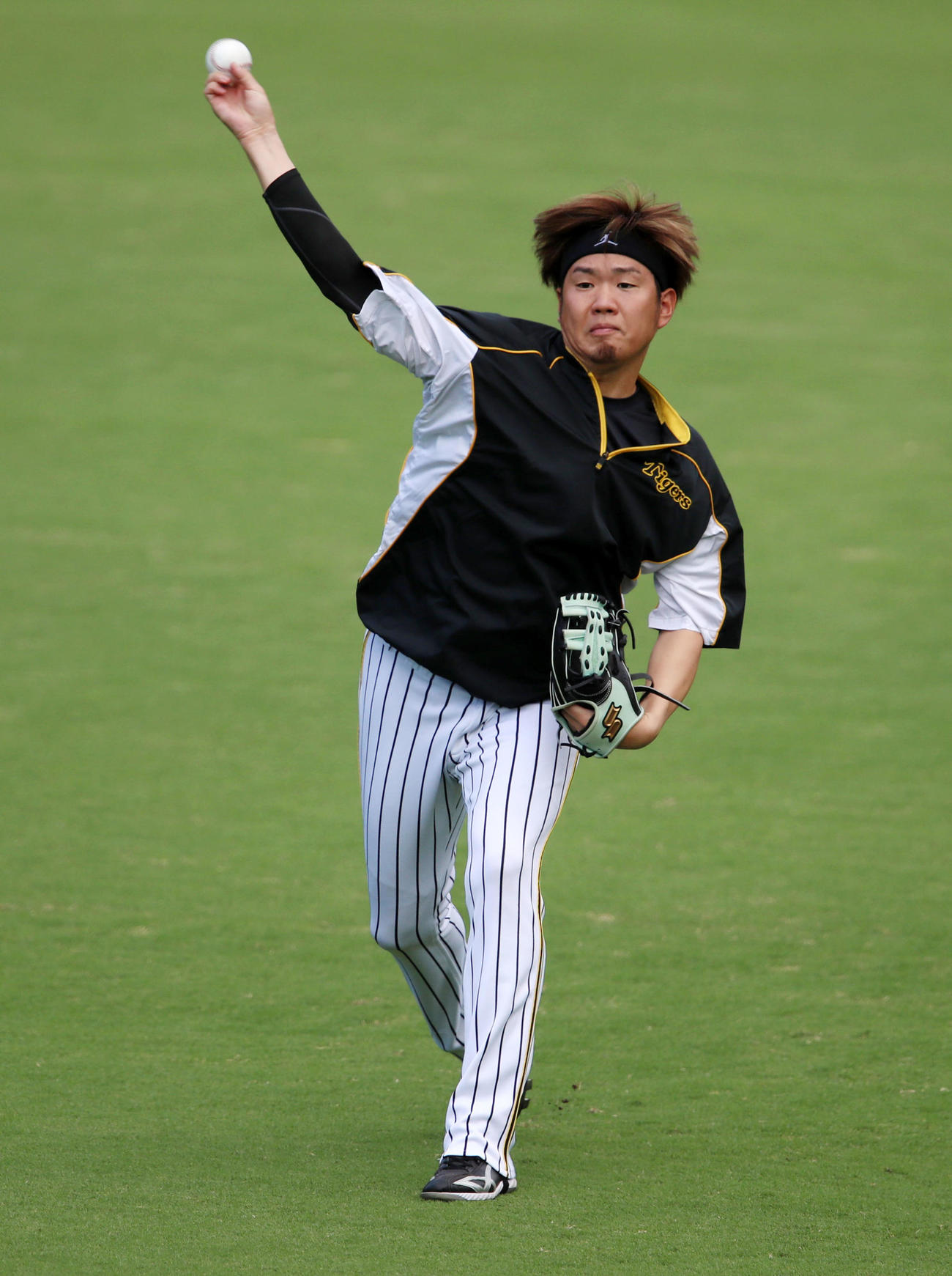 練習でキャッチボールする阪神西勇輝（撮影・加藤哉）