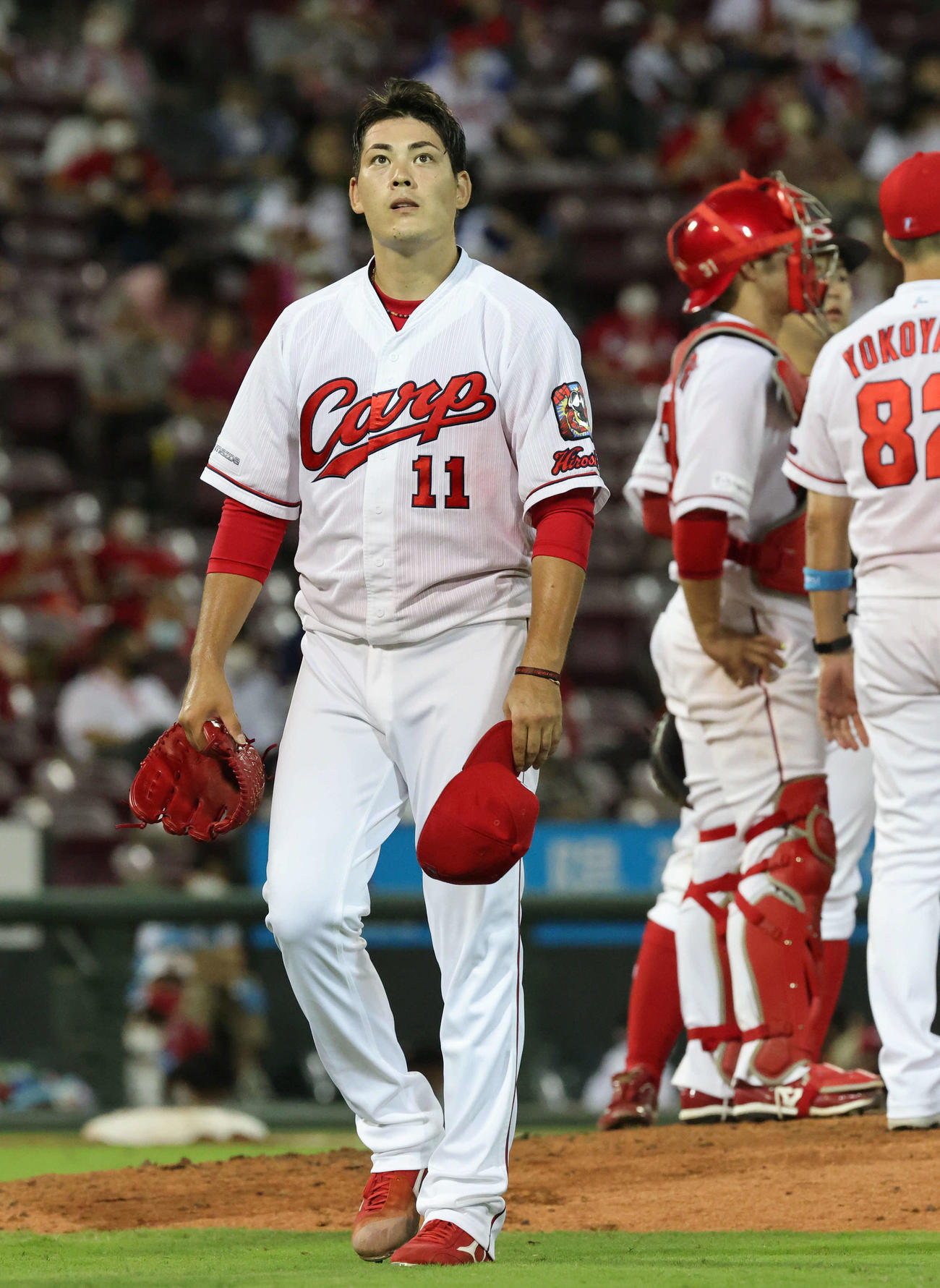 広島対中日　5回表中日1死一塁、降板する九里（撮影・加藤孝規）